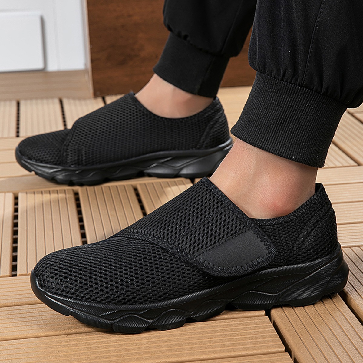 새로운 남성용 통기성 메쉬 워킹화 조절 가능한 벨크로  - Sneaker Box 리뷰 및 가격